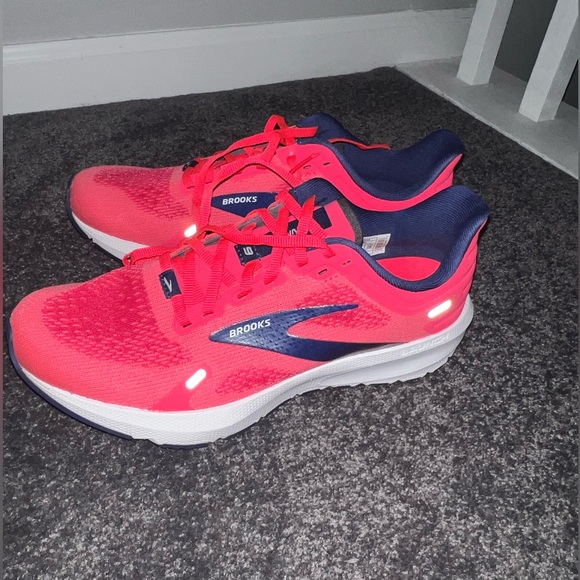 Women’s Brooks Launch 9 Running Shoes - Size 9 - Picture 3 of 7